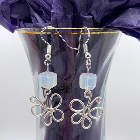 New Hand crafted earrings wire wrapped Butterfly with moonstone cube silver - Picture 3 of 5
